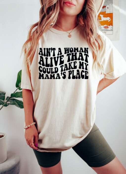 Ain’t A Woman Alive That Could Take My Mama’s Place Shirt Happy Mother’s Day Mommy Advice Tee Gift For Mommy