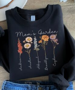 Custom Mama Sweatshirt with Personalized Kid Names on Chic Floral Design, Perfect Christmas or Birthday Gift for Mom
