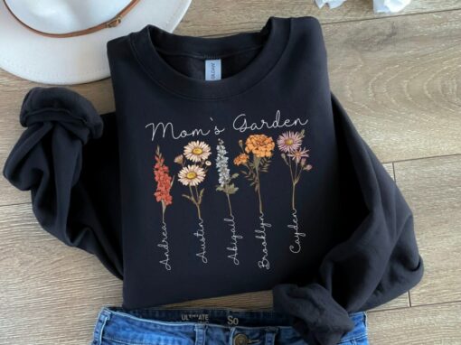 Custom Mama Sweatshirt with Personalized Kid Names on Chic Floral Design, Perfect Christmas or Birthday Gift for Mom