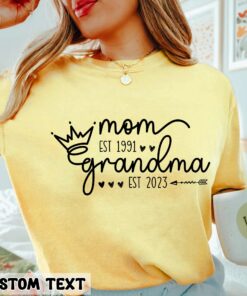 Customized Mom Est Grandma Est Shirt Personalized Mom Grandma Tee Pregnancy Announcement Promoted to Grandma Gift Customized Mom Est Grandma Est Shirt Personalized Mom Grandma Tee Pregnancy Announcement Promoted to Grandma Gift