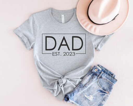 Dad Est 2023 Funny Shirt Gift for Father’s Day New Daddy Anniversary Newborn Tee