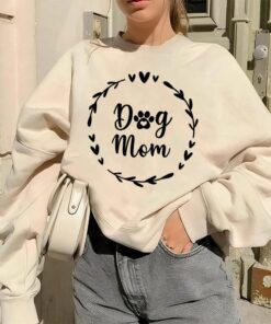 Dog Mom Heart Wreath Sweatshirt Dog Mom Heart Wreath Sweatshirt
