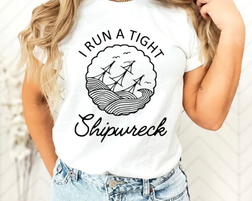 I Run A Tight Shipwreck Shirt Mother’s Day Gift Mom Life Tee