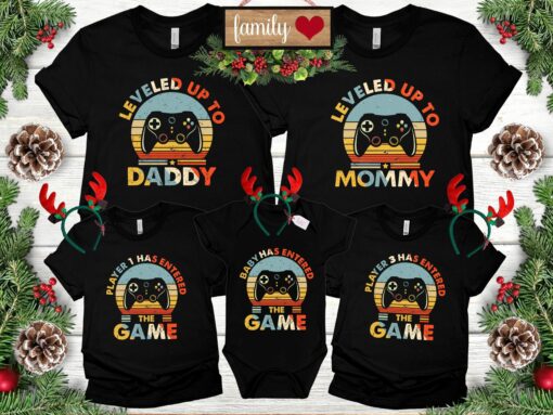 Leveled Up to Daddy Mommy Player Baby Has Entered to the Game Father’s Mother’s Day Gift For Husband Wife Shirt Family Gifts