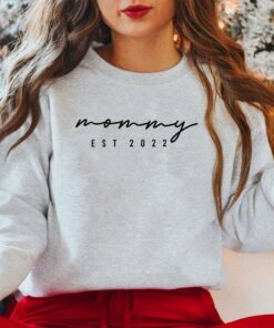 Mommy Est 2022 Sweatshirt Mommy Est 2022 Sweatshirt