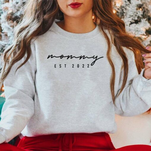 Mommy Est 2022 Sweatshirt