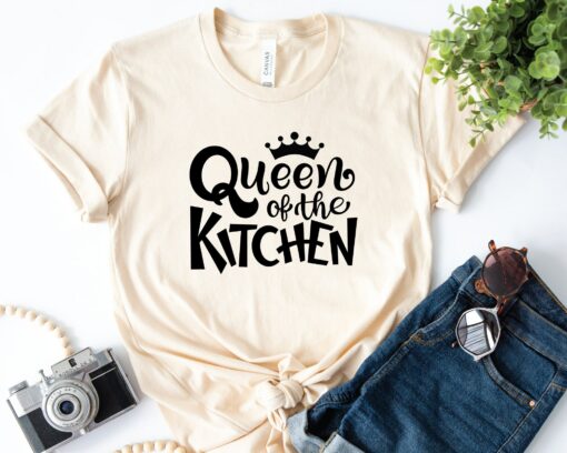 Queen Of The Kitchen Shirt Mother’s Day Gift For Wife Baking Queen Lover Chef Mom Tee