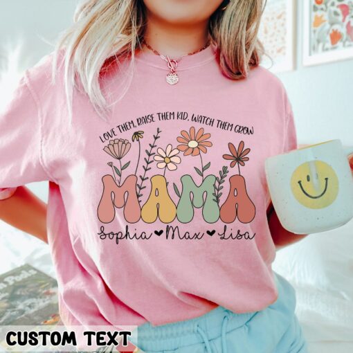 Retro Floral Personalized Mama Shirt for Mother’s Day Mom Tee with Kids Names