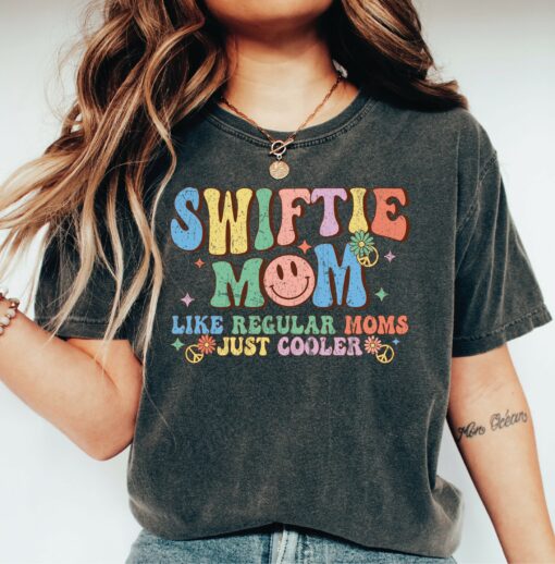 Swiftie Mom Retro Mama Vintage Style Just Cool Moms T-Shirt