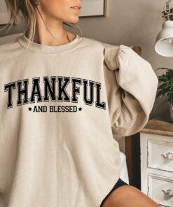 Thankful And Blessed Retro Cute Trendy Fall Sweatshirt Thanksgiving Gift Thankful And Blessed Retro Cute Trendy Fall Sweatshirt Thanksgiving Gift