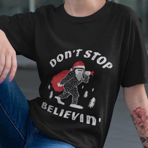 Don’t Stop Believin’ Bigfoot And Santa Clause Christmas T-shirt