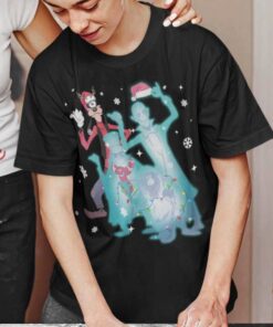 Goofy And Hitchhiking Ghost Snow Raining Christmas T-shirt The Haunted Mansion