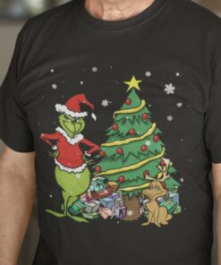 Grinch And Max Under Tree T-Shirt