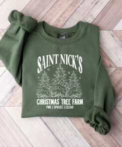 Saint Nick’s Christmas Tree Farm Retro Sweatshirt Unique Xmas Gift