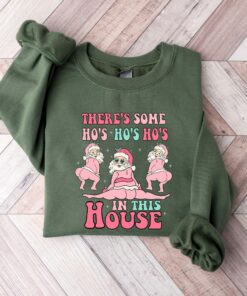 There’s Some Ho Ho Ho’s In This House Funny Twerking Retro Santa Christmas Sweatshirt Trendy Unique Xmas Gift