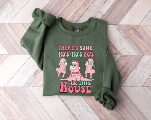 There’s Some Ho Ho Ho’s In This House Funny Twerking Retro Santa Christmas Sweatshirt Trendy Unique Xmas Gift