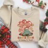 Funny Santa Frog Is Coming To Town Sweatshirt Lovely Unique Xmas Gift