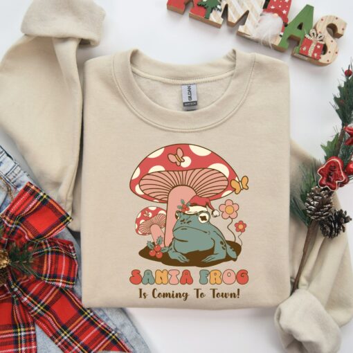 Funny Santa Frog Is Coming To Town Sweatshirt Lovely Unique Xmas Gift