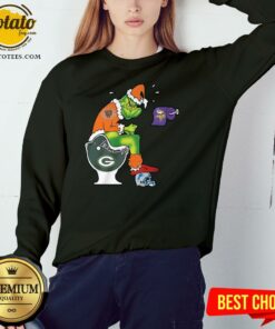 Good The Grinch Chicago Bears Shit On Toilet Green Bay Packers And Other Teams Christmas Shirt 4