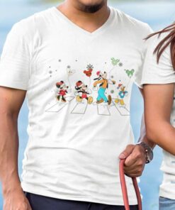 Minnie Mickey Goofy Donald Duck Walking Christmas T-shirt Disney