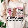 Torn Between Lookin’ Like A Snack &amp Eating One Gingerbread Cookie Christmas Sweatshirt Pinky Lovely Unique Xmas Gift