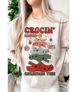 Vintage Winter Crockin’ Around The Christmas Tree Funny Holiday Sweatshirt Trendy Unique Xmas Gift