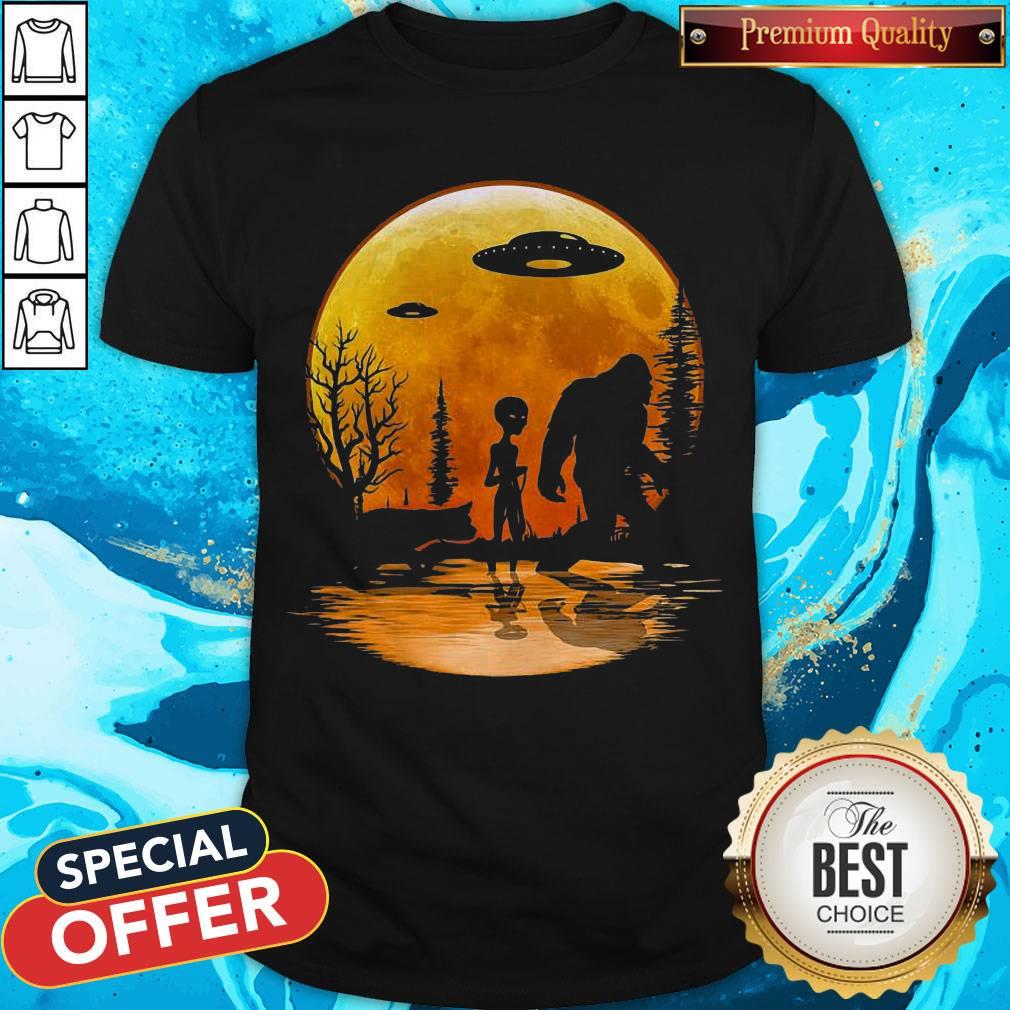 Awesome Bigfoot And Alien Under The Moon Shirt Awesome Bigfoot And Alien Under The Moon Shirt
