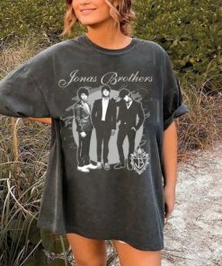 Jonas Brothers Vintage T-Shirt, Jonas Five Albums One Night Tour Shirt