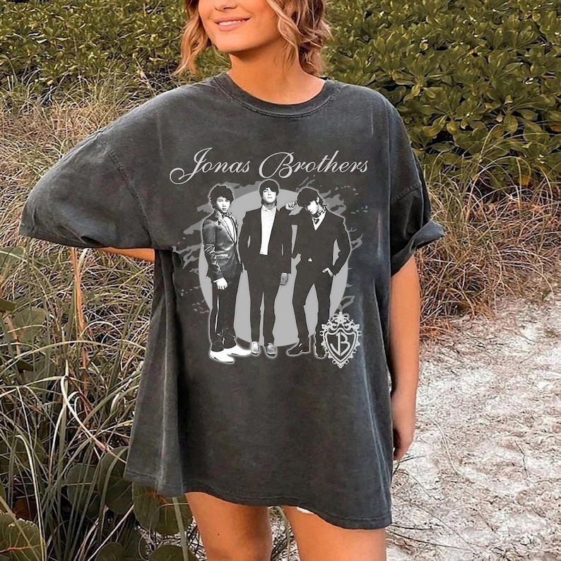 Jonas Brothers Vintage T-Shirt, Jonas Five Albums One Night Tour Shirt Jonas Brothers Vintage T-Shirt, Jonas Five Albums One Night Tour Shirt