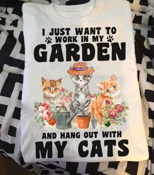 I Just Want To Work In My Garden And Hang Out With My Cats Flowers Gardeners Shirt