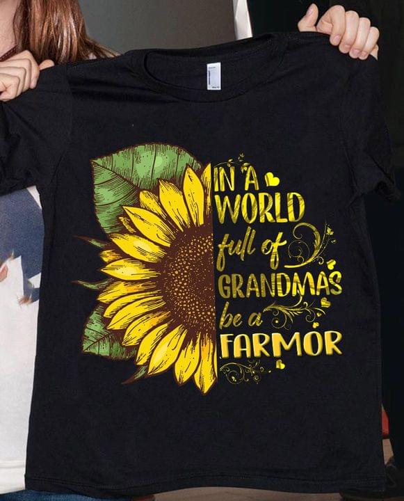 In A World Full Of Grandmas Be A Farmor Painting Sunflowers Shirt In A World Full Of Grandmas Be A Farmor Painting Sunflowers Shirt