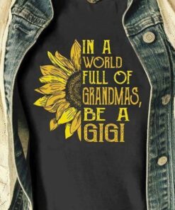 In A World Full Of Grandmas Be A Gigi Family Love Shirt